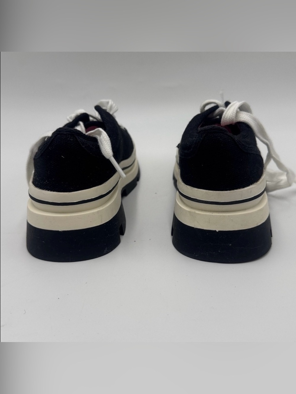 Steve Madden Girls Shoes Kitsch Platform Size 2
Color White/black - Picture 5 of 13